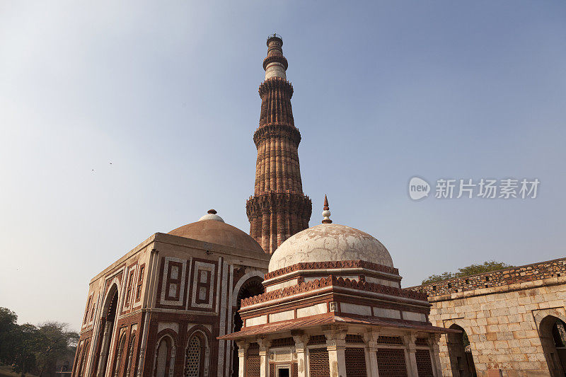 印度新德里的quwwatt -ul- islam清真寺和Qutab Minar